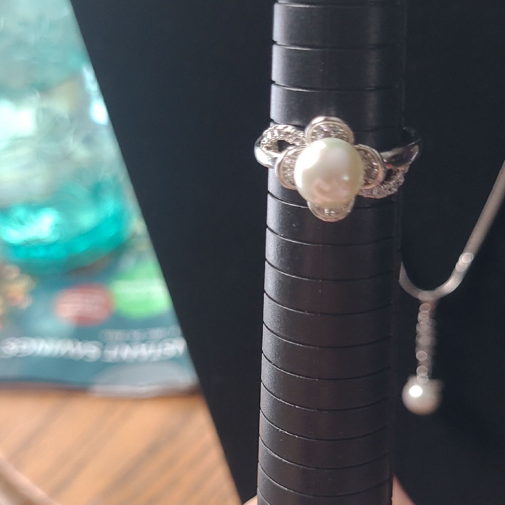 Pretty Bird Silver Ring with Pearl Accent
